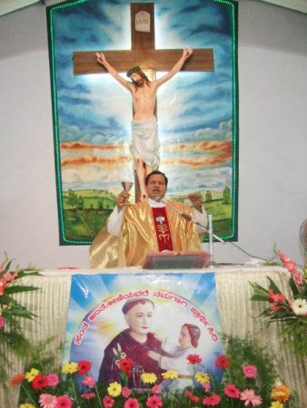 June 13, 2010 : Healing adoration on St. Anthony's feast day at Karehalli-Bhadravati Church